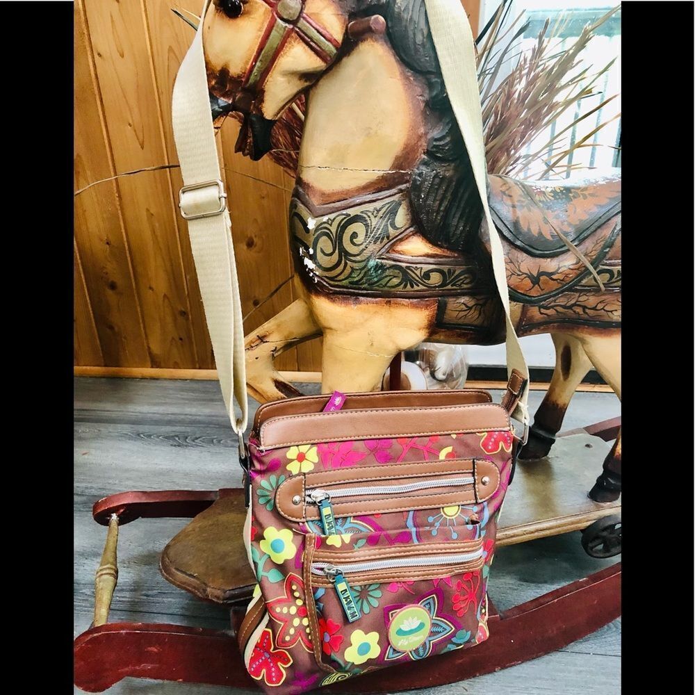 Fun crossover purse by Lily Bloom - Picture 2 of 4